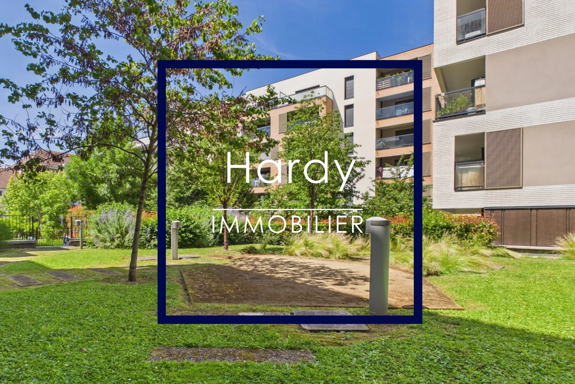 Appartement T2 à Cergy-le-Haut avec balcon, parking et proximité des commodités