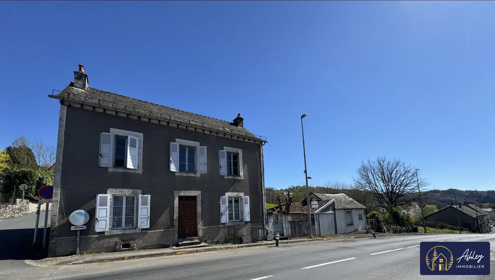 Maison à vendre YDES 4 pièces Maison de ville pleine de charme avec potentiel à Ydes (15210)