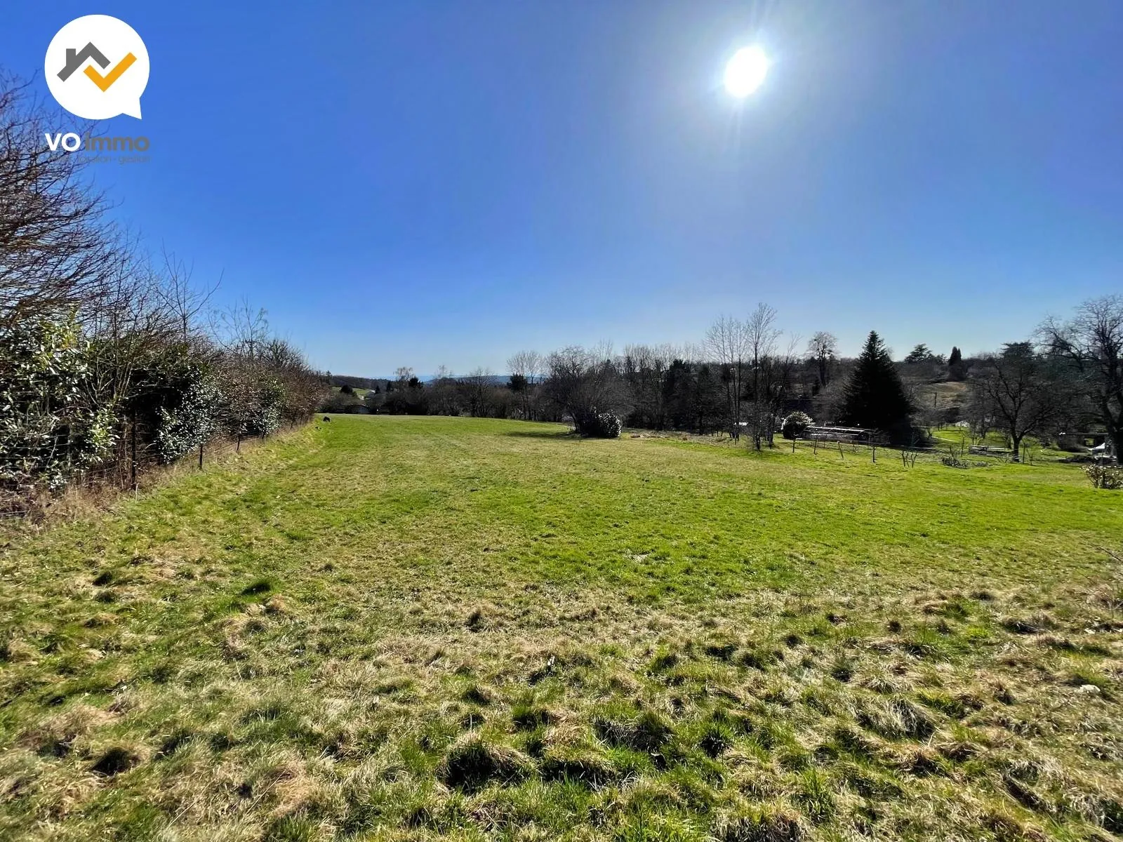 Terrain constructible de 3683 m² à Petitmagny avec potentiel piscine et raccordements complets