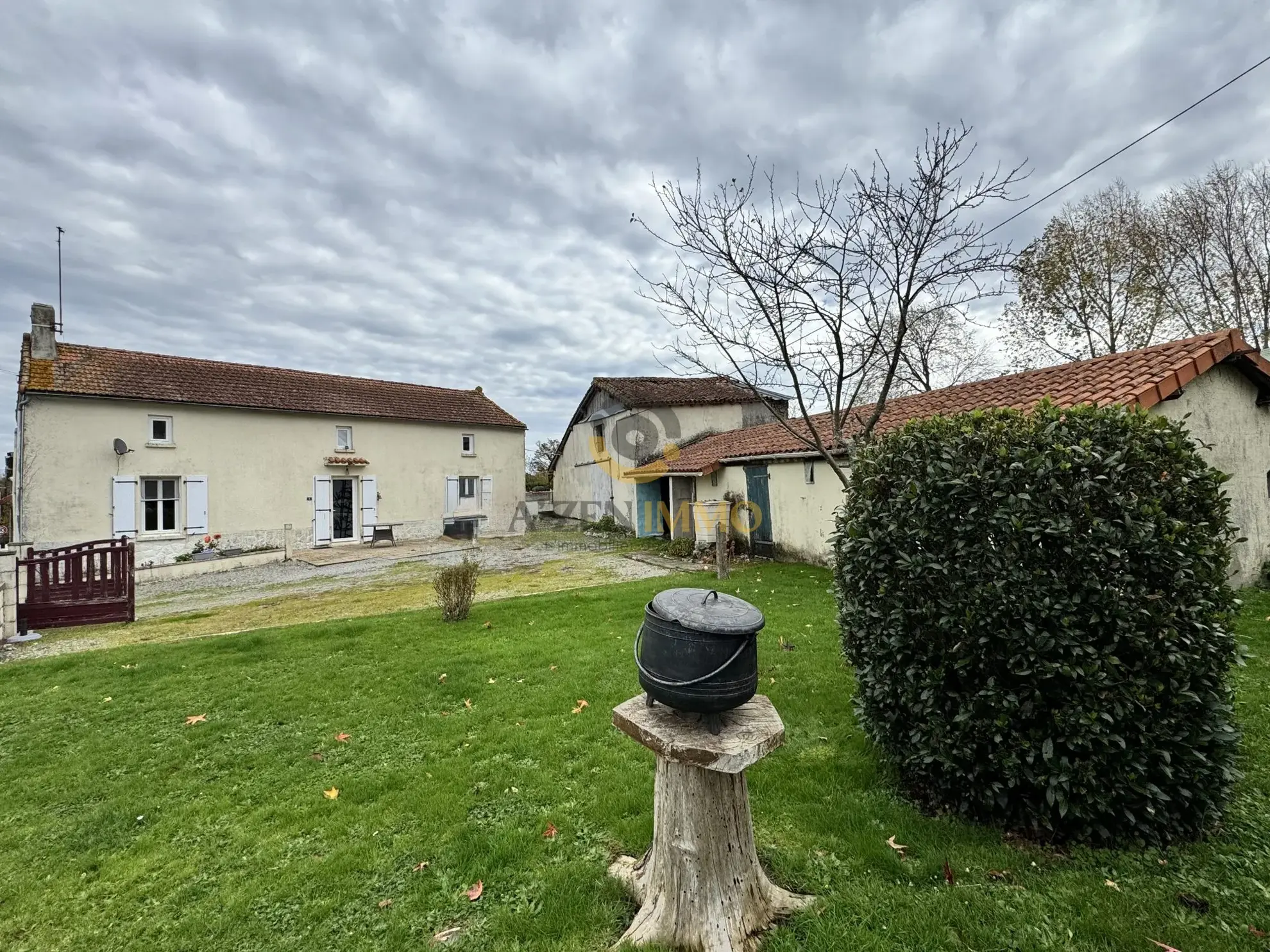 Maison familiale avec 4 chambres et grand terrain dans les Deux-Sèvres