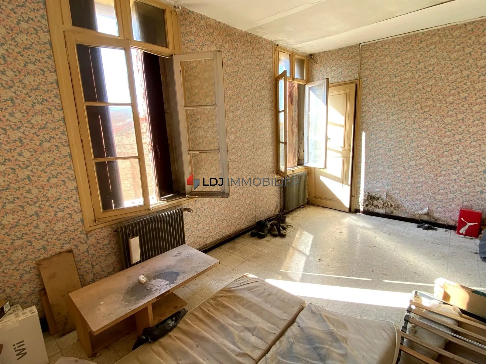 Immeuble de rapport à Perpignan avec 6 appartements et 2 commerces, potentiel de rénovation