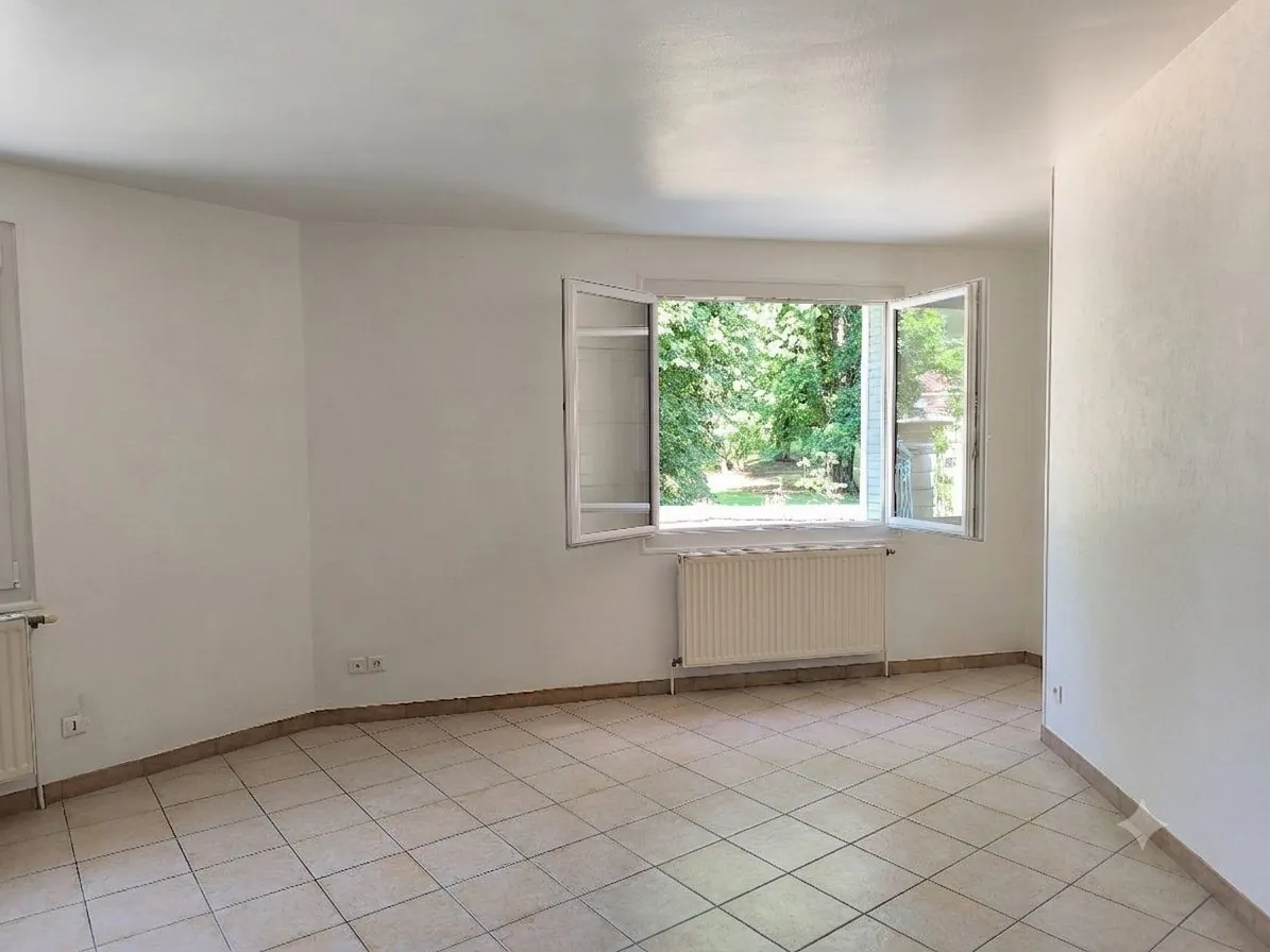 Maison de village à vendre à Lagnieu - Charme et confort à proximité des commodités