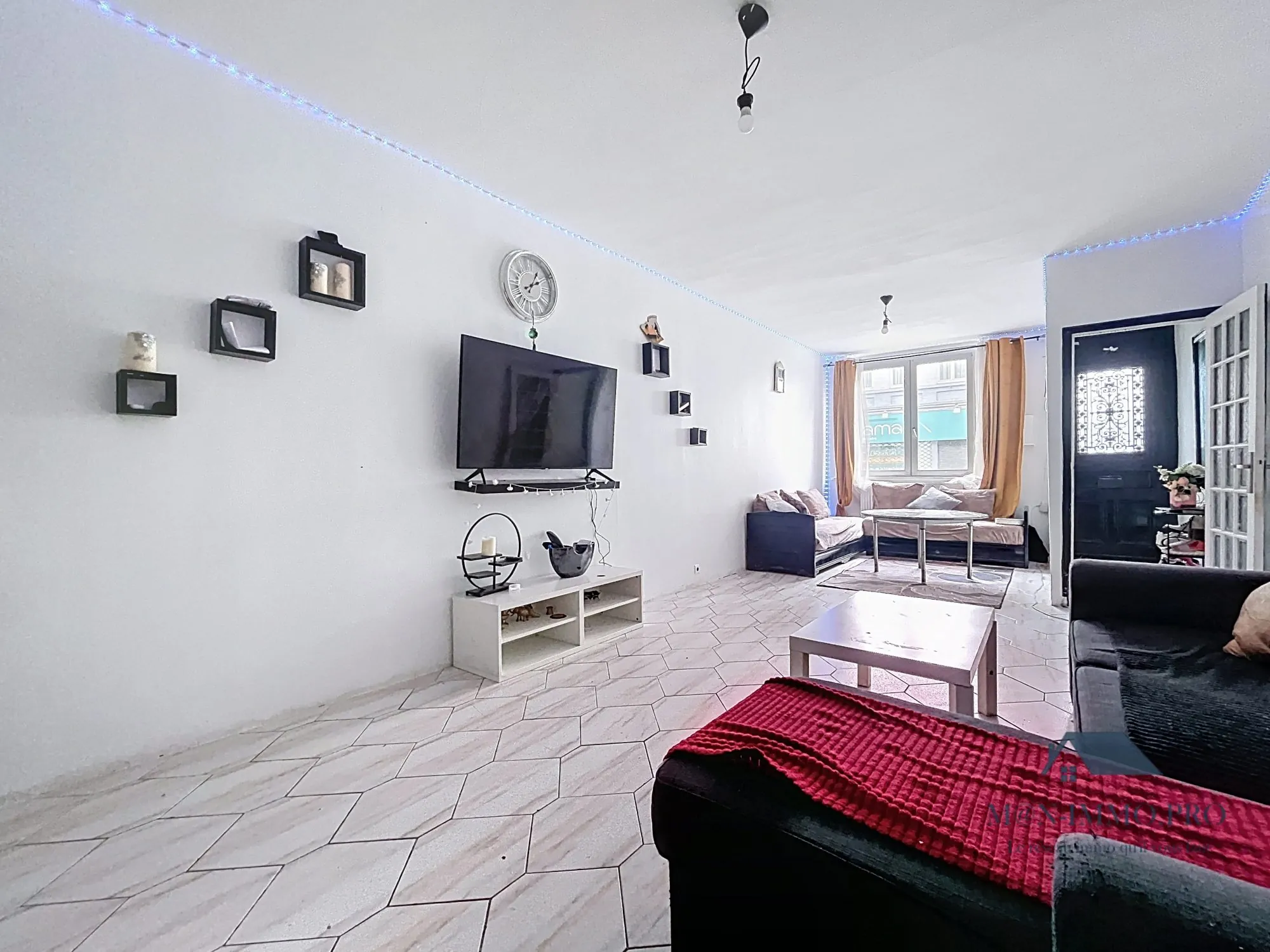 Investissez dans une maison ancienne de 144 m² à Roubaix avec 5 chambres et location stable