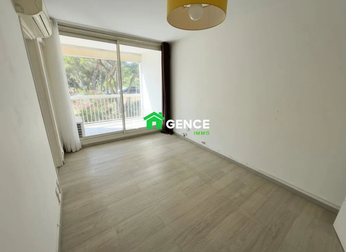 Appartement à rénover avec terrasse à Martigues - Potentiel et emplacement idéal
