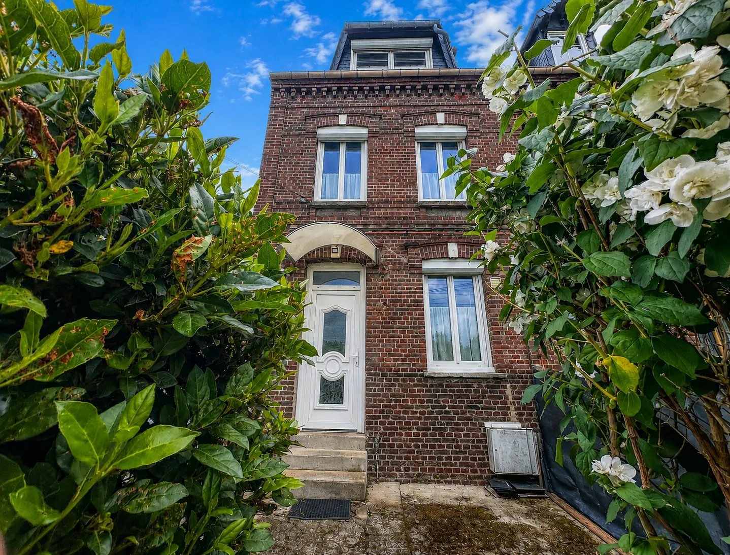 Maison de ville en excellent état avec jardin proche de Rouen