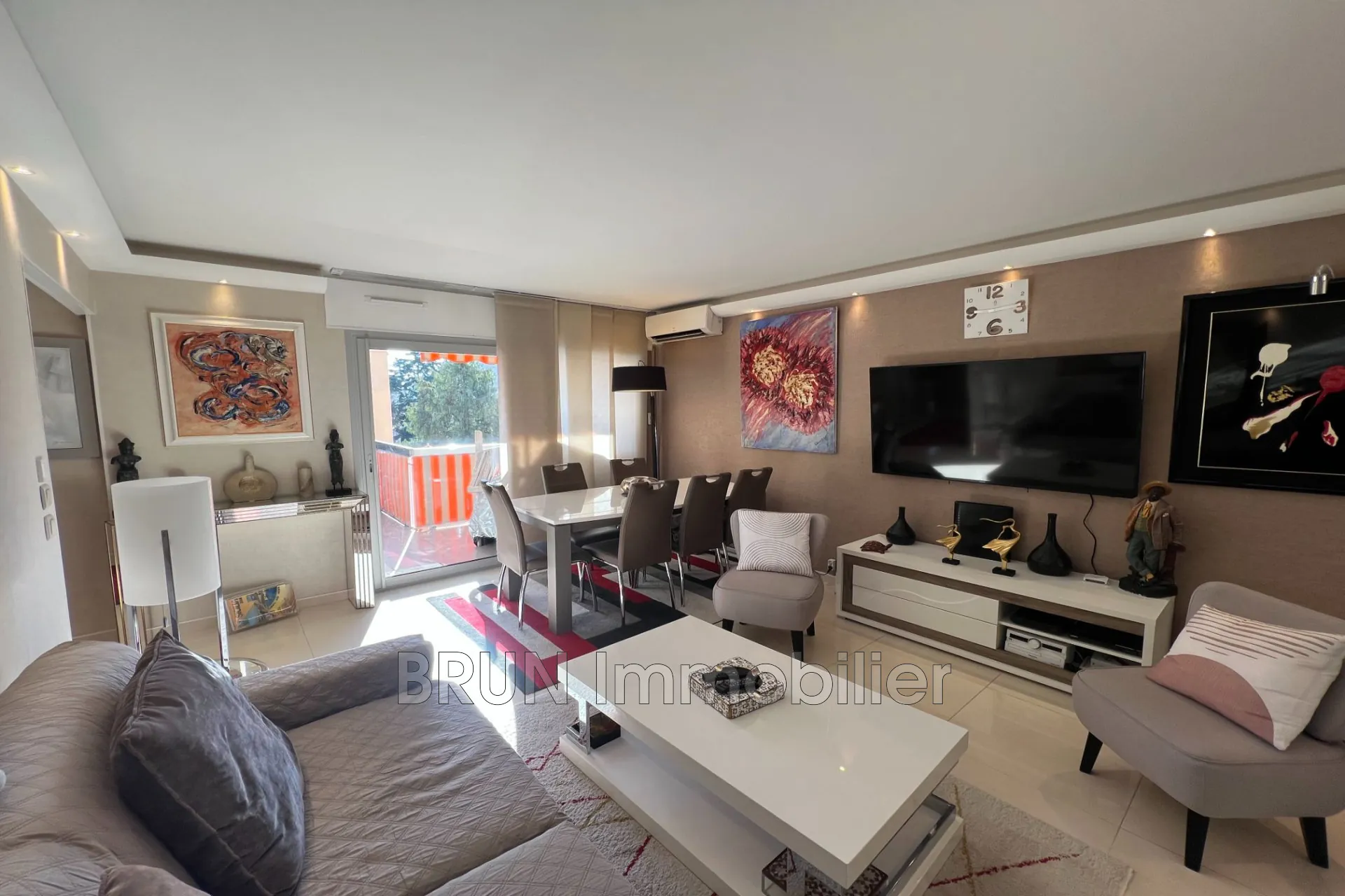 Appartement 2 pièces à vendre à Juan-les-Pins avec terrasse et garage