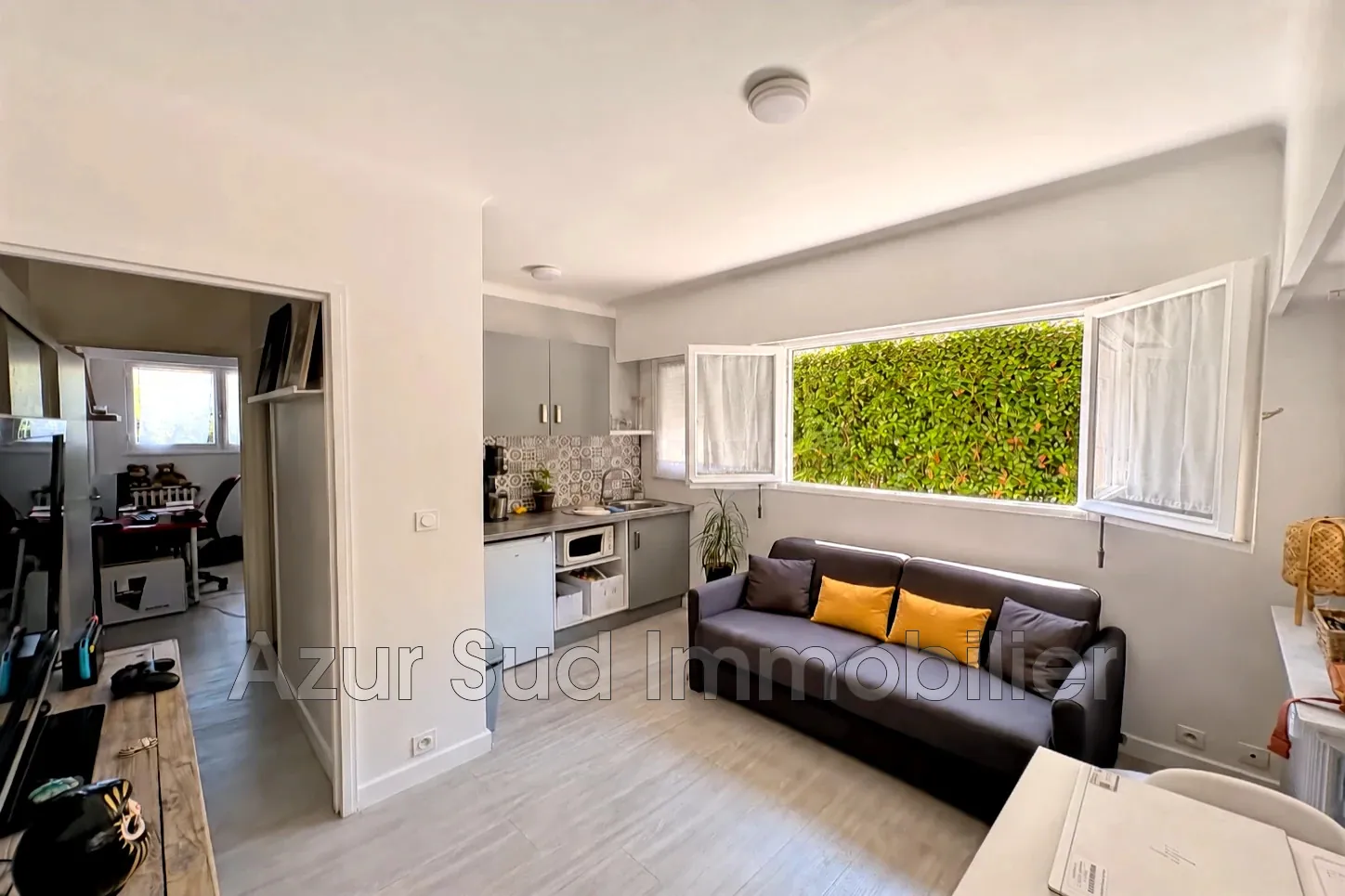 Vente d'un appartement 2 pièces à Antibes Le Puy, calme et lumineux