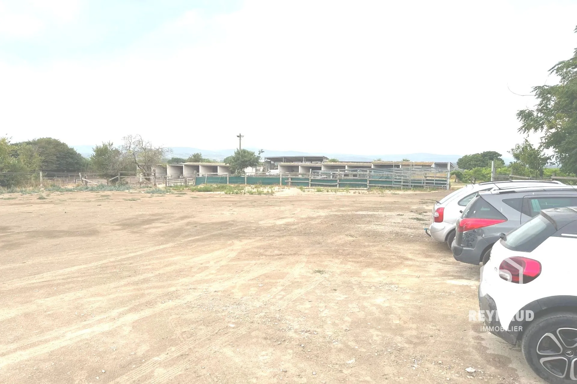Propriété agricole de 7 014 m² avec bâtiments à Le Pouget - Opportunité rare