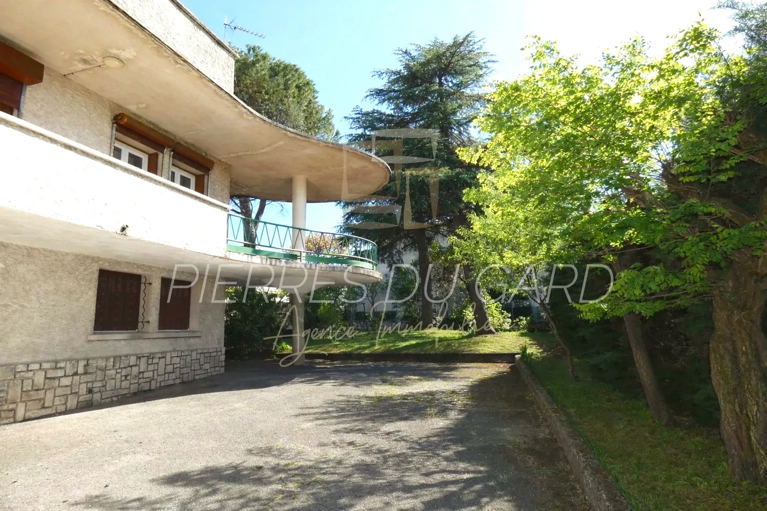 Maison spacieuse avec jardin à Alès - Potentiel d'aménagement