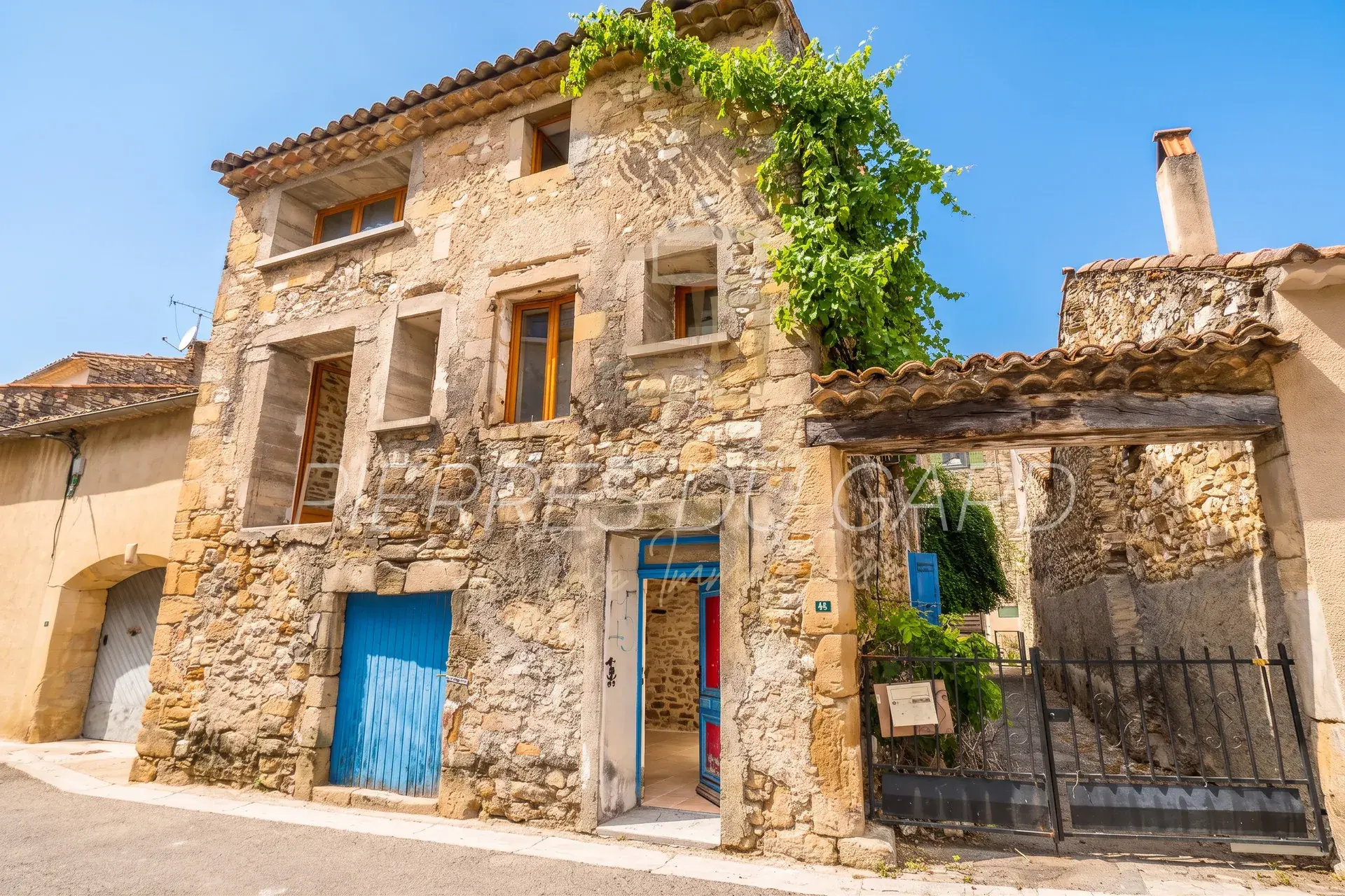 Maison de village à vendre à Saint-Chaptes, 134 m² à rénover