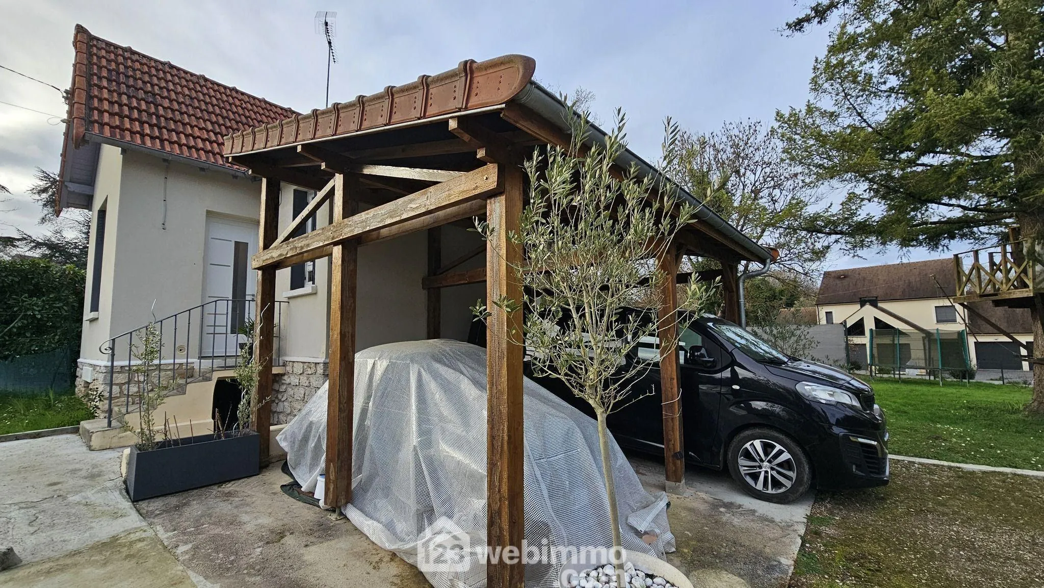 Charmante maison de plain-pied rénovée à Samois-sur-Seine avec jardin clos