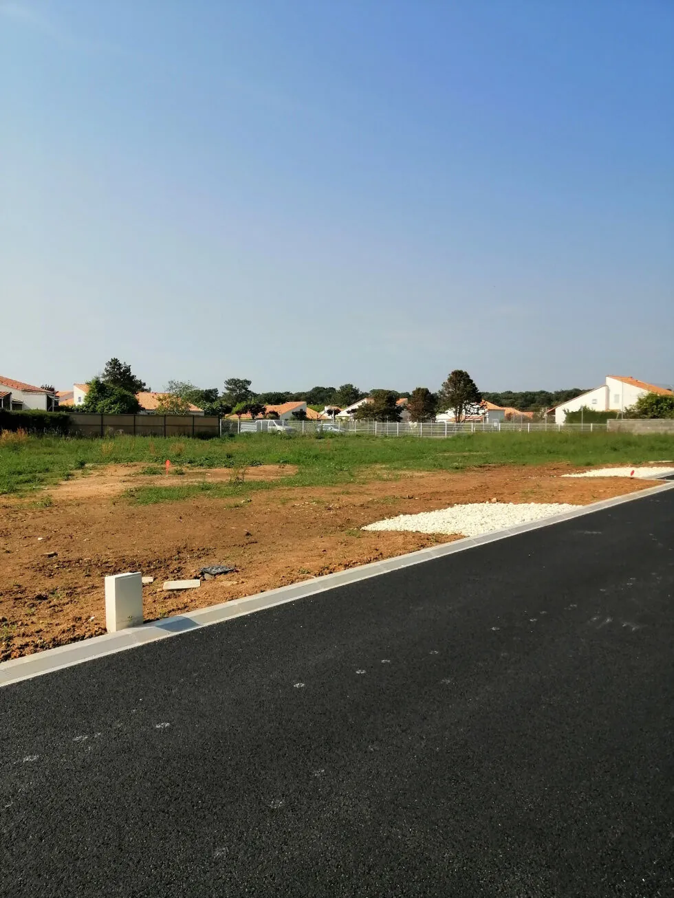 Terrain constructible de 560 m² à La Brède près des commodités
