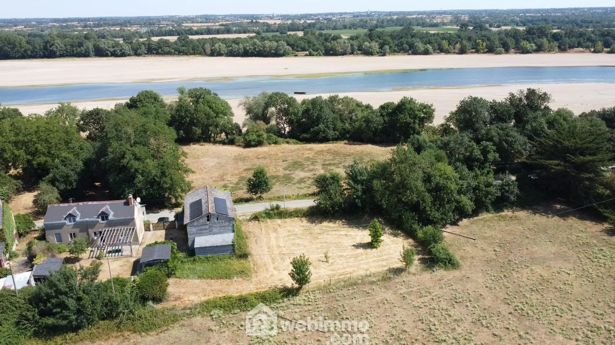 Charmante maison en bord de Loire à Chalonnes-sur-Loire avec dépendances
