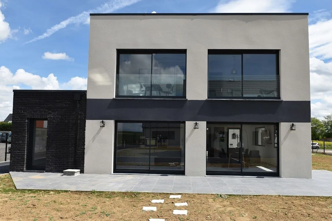 Maison neuve avec 3 chambres à Sallebœuf - Conformité RE 2020, grand jardin et options de chauffage
