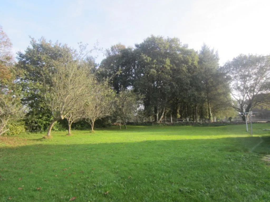Terrain à bâtir viabilisé de 880 m² à Reignac