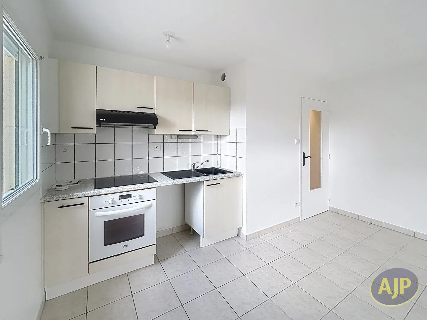 Bel appartement T3 avec terrasse et parking à Saint Marc sur Mer