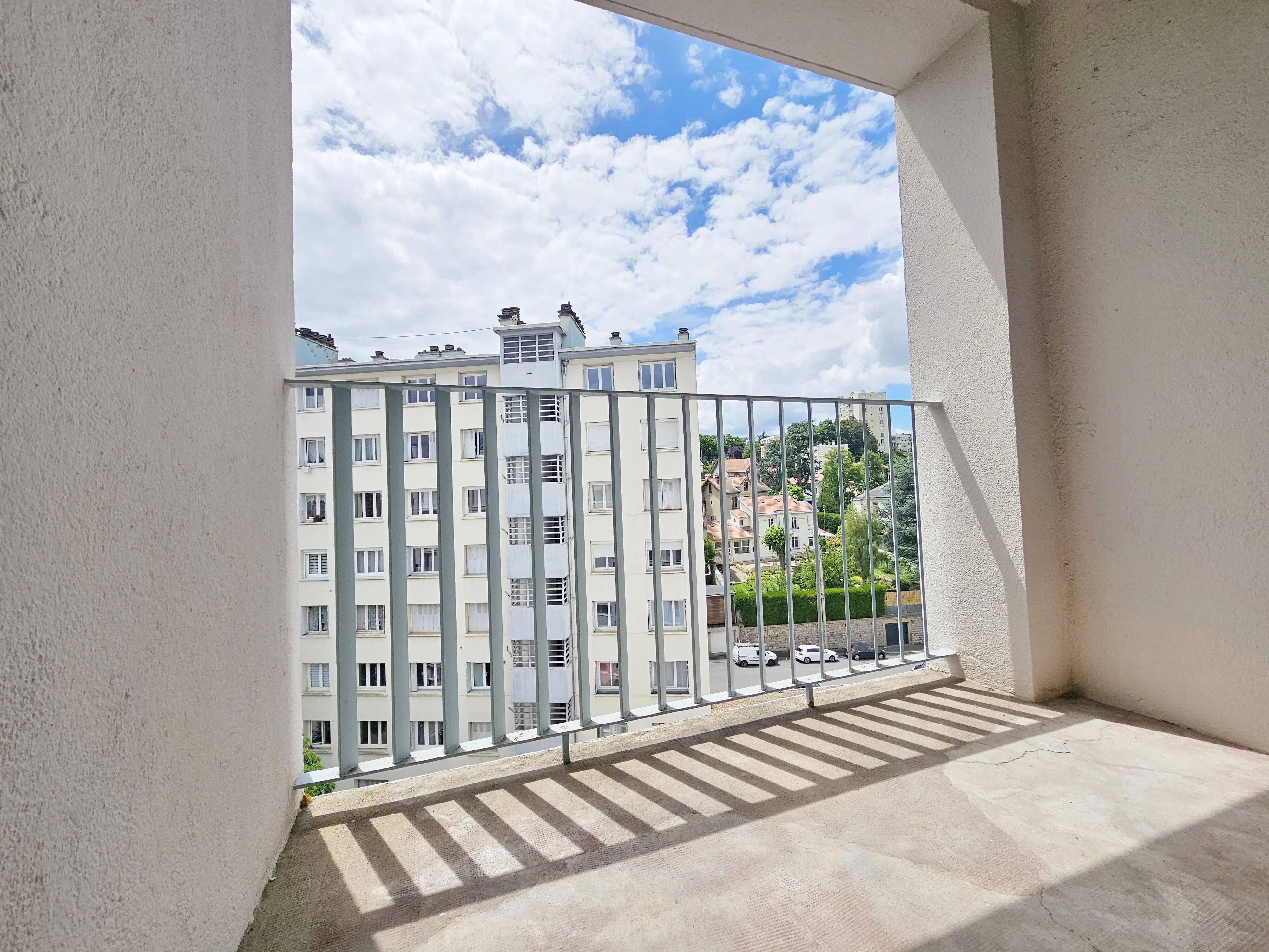 Appartement F3 à vendre à Saint-Étienne avec terrasse et vue panoramique