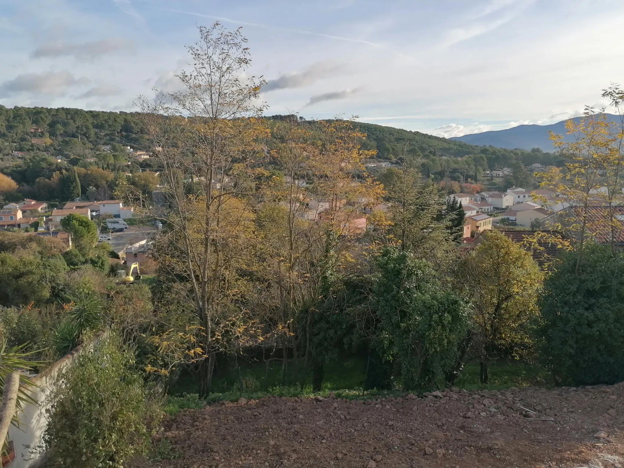 Terrain à vendre à Carnoules avec permis accepté pour 3 villas de 80 m²