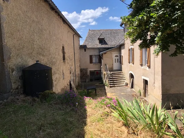 Ferme à vendre à La Fouillade avec grand potentiel et terrain de 25 000 m²
