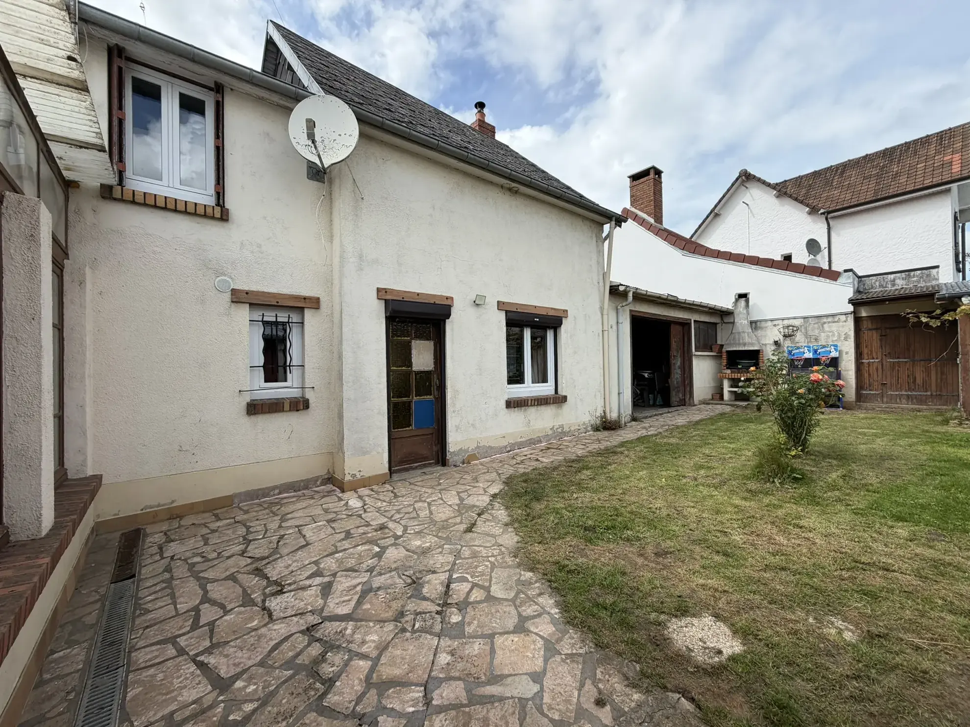 Maison de ville à vendre à Beauchamps, proche des plages, 3 chambres, garage et jardin