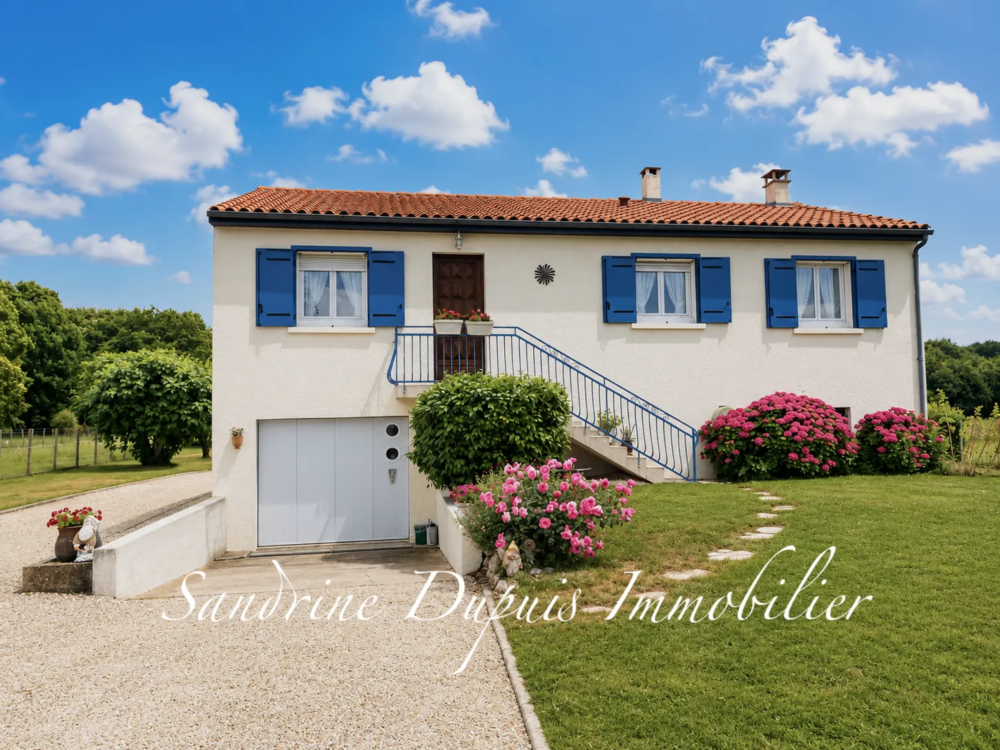Maison 3 chambres avec sous-sol total et grand terrain à Retaud