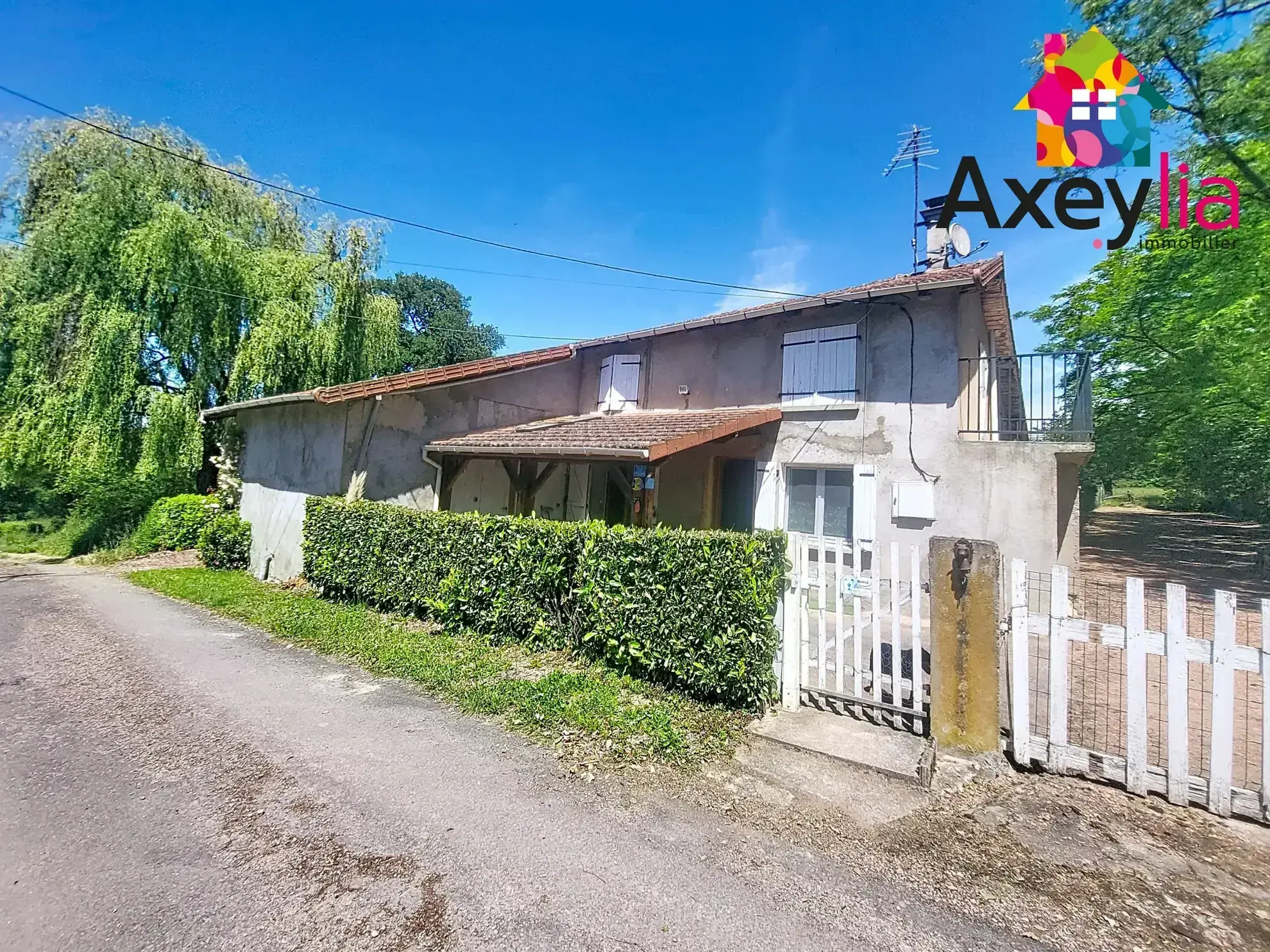 Maison de campagne à vendre à La Benisson Dieu, terrain 9512 m², proche Roanne