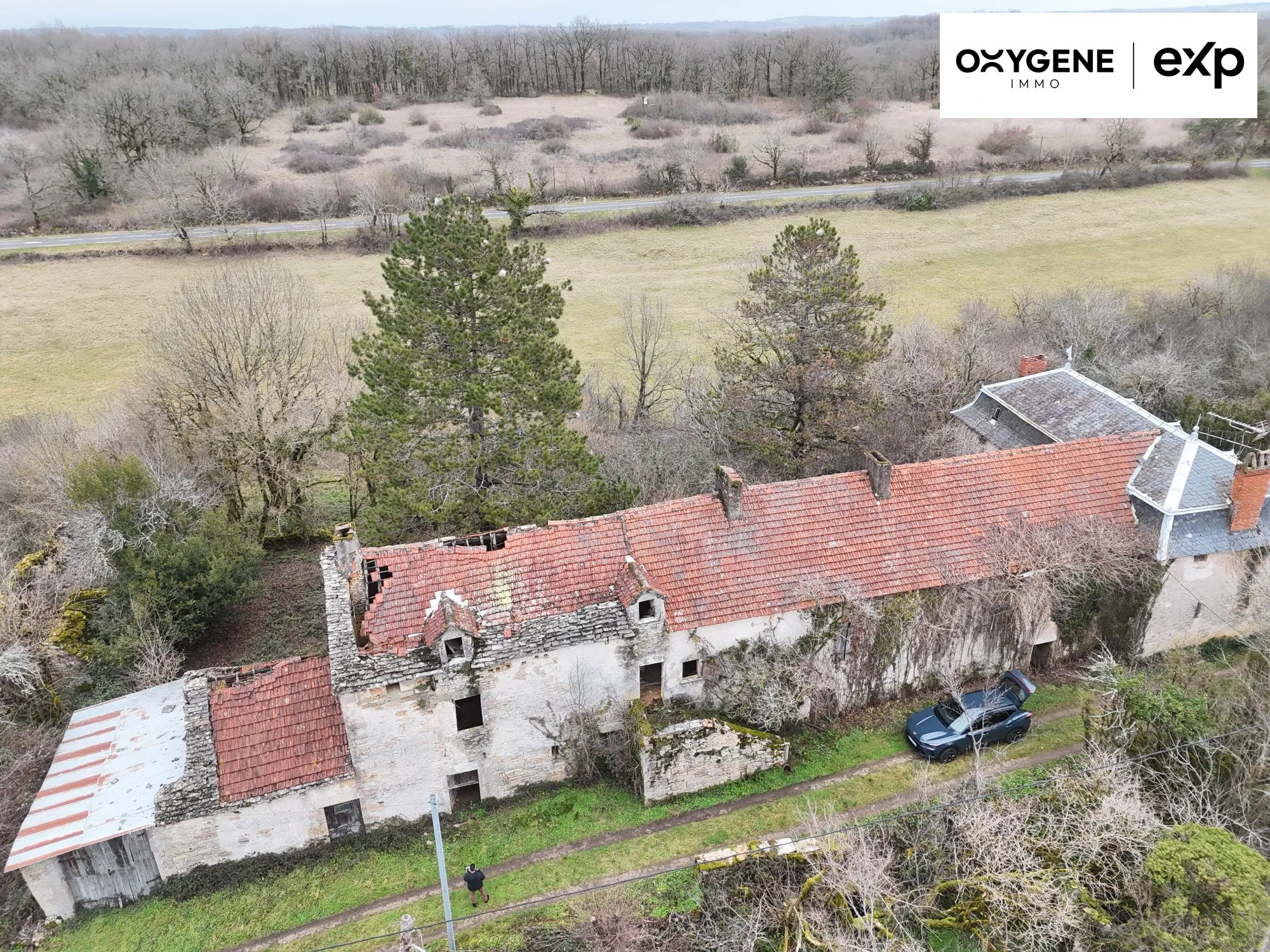 Ferme ancienne à rénover avec 20 hectares à Martiel, Aveyron
