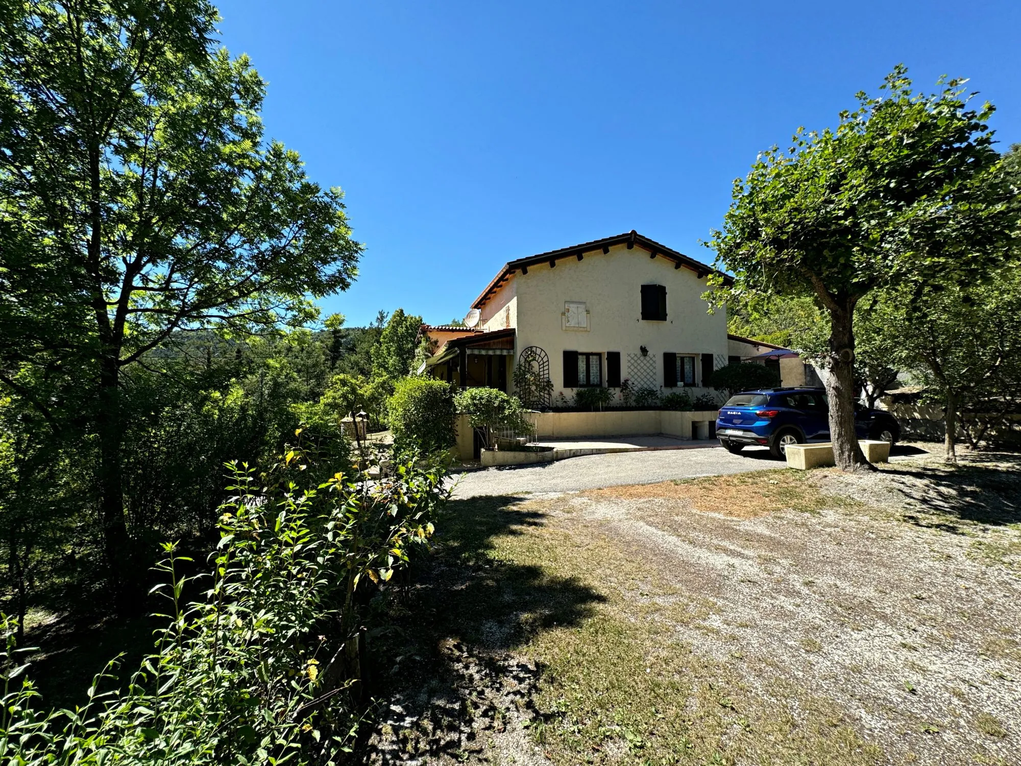 Maison 150 m² avec 5 chambres à Lambruisse, terrain arboré et vue sur la vallée