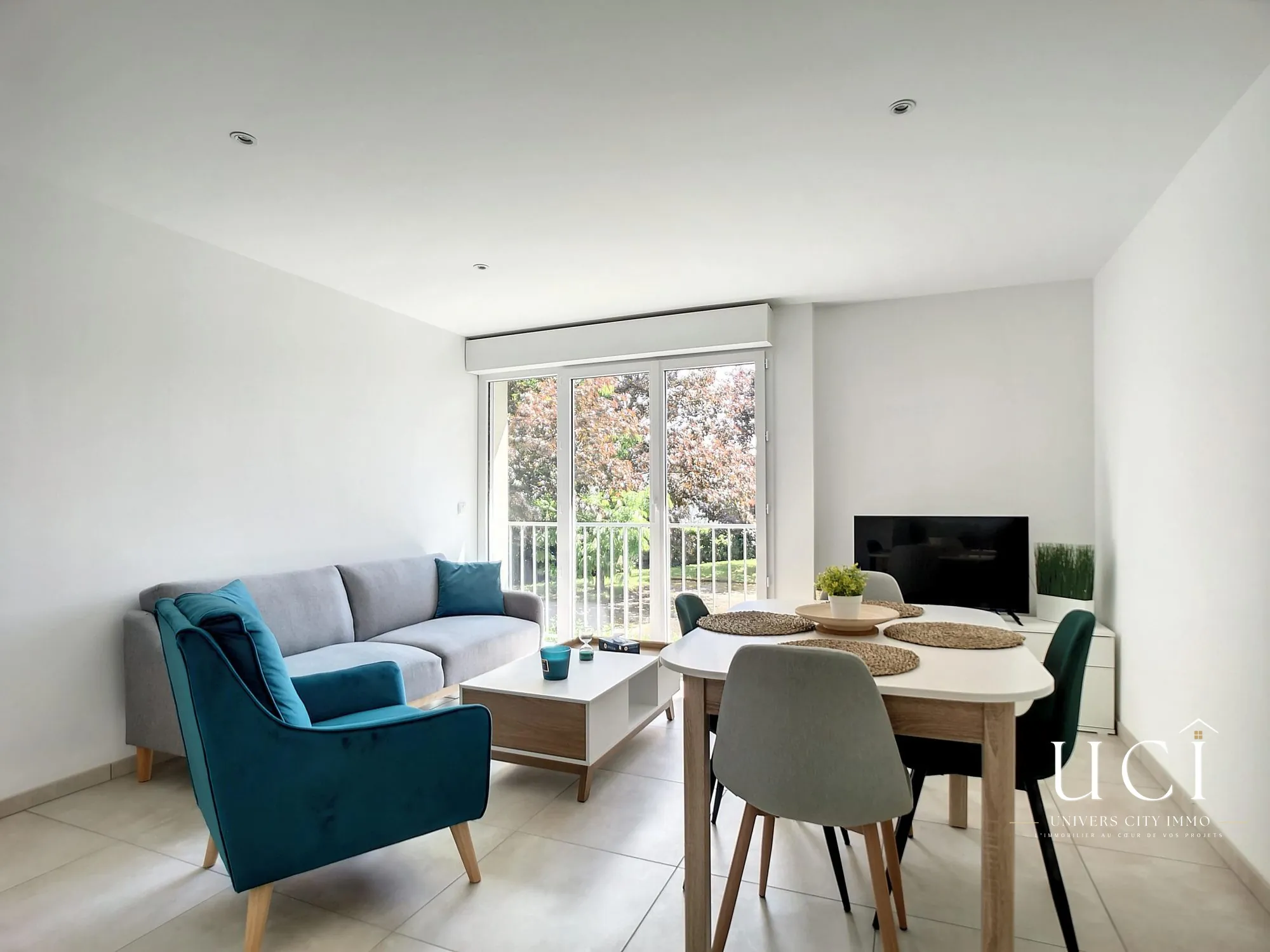 Appartement à vendre à Rezé avec 4 chambres, rénové, parking et cave