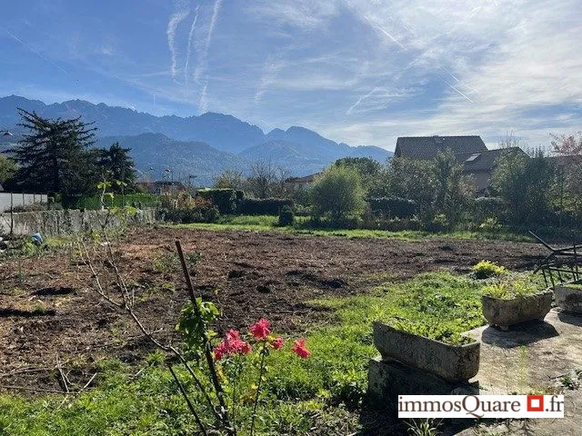 Terrain constructible à vendre à Crolles – 556 m² avec permis valide