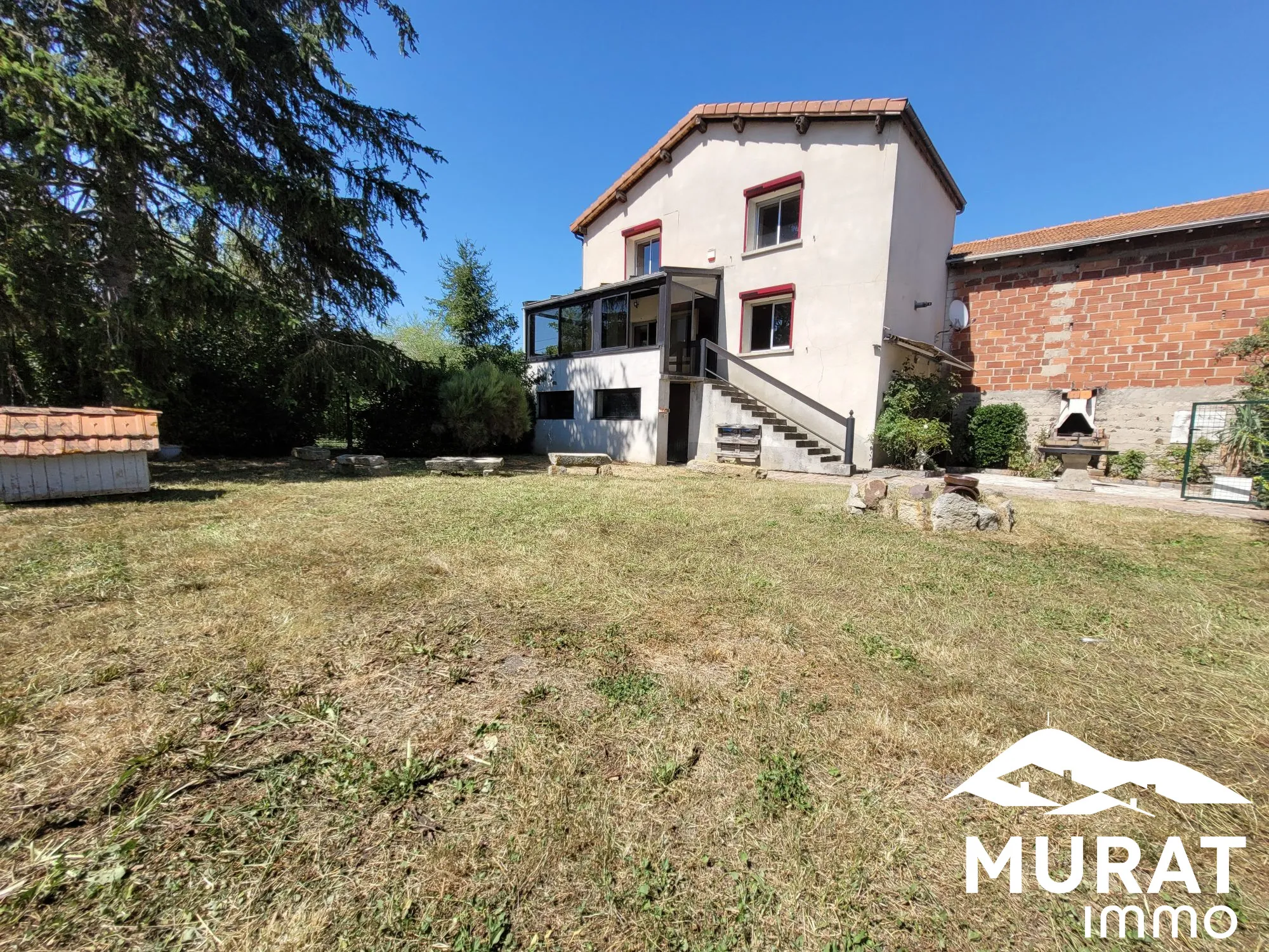 Maison Seychalles T4 Jardin Dépendances Murat immo Maison familiale de 118 m² à Seychalles avec jardin et dépendances
