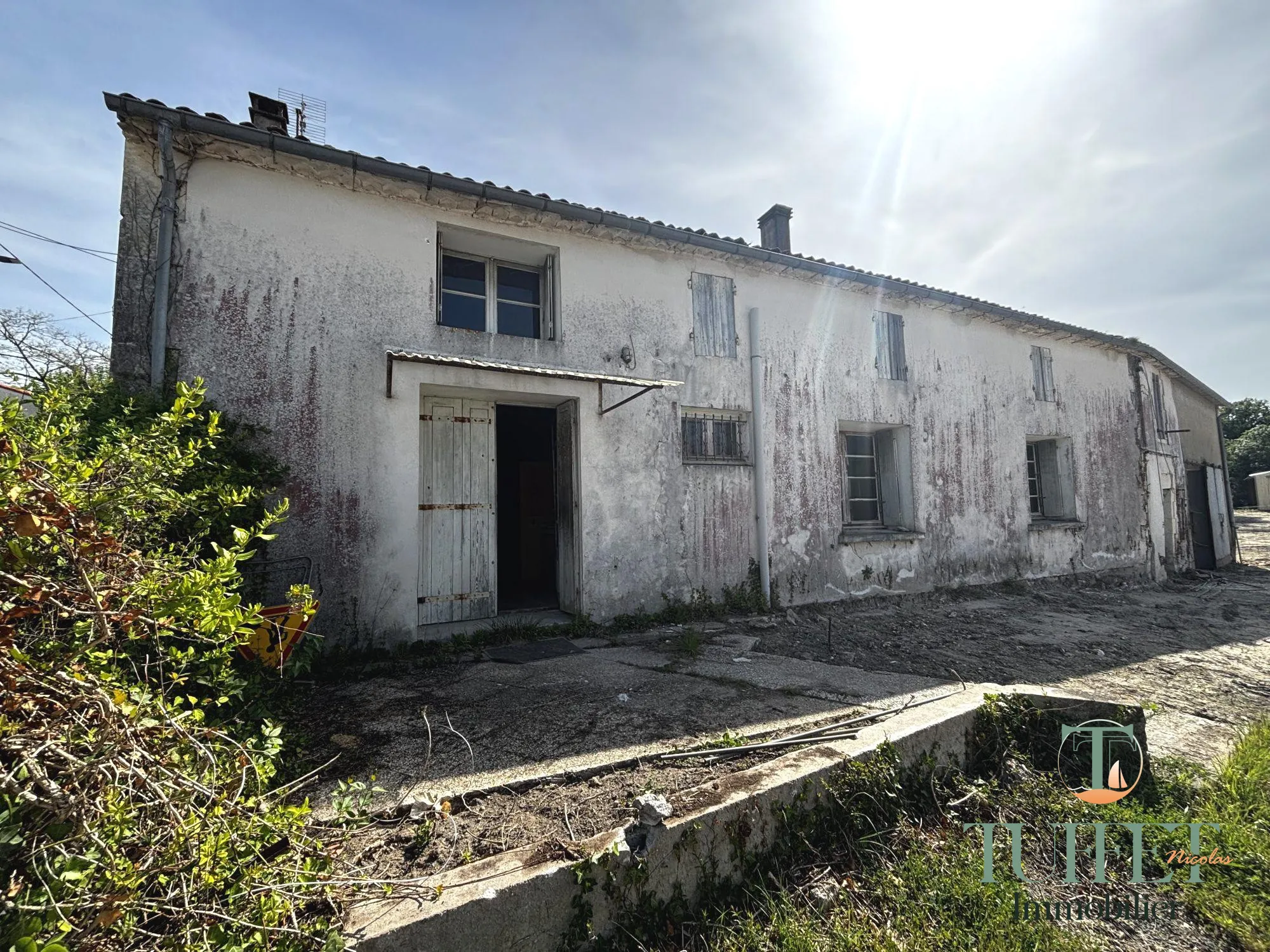 Corps de ferme à réhabiliter de 467 m² à Breuillet - Opportunité unique