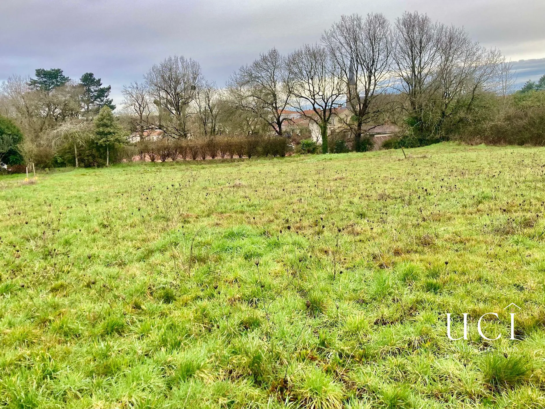 Terrain constructible de 522 m² à Pont-Saint-Martin, environnement calme et verdoyant
