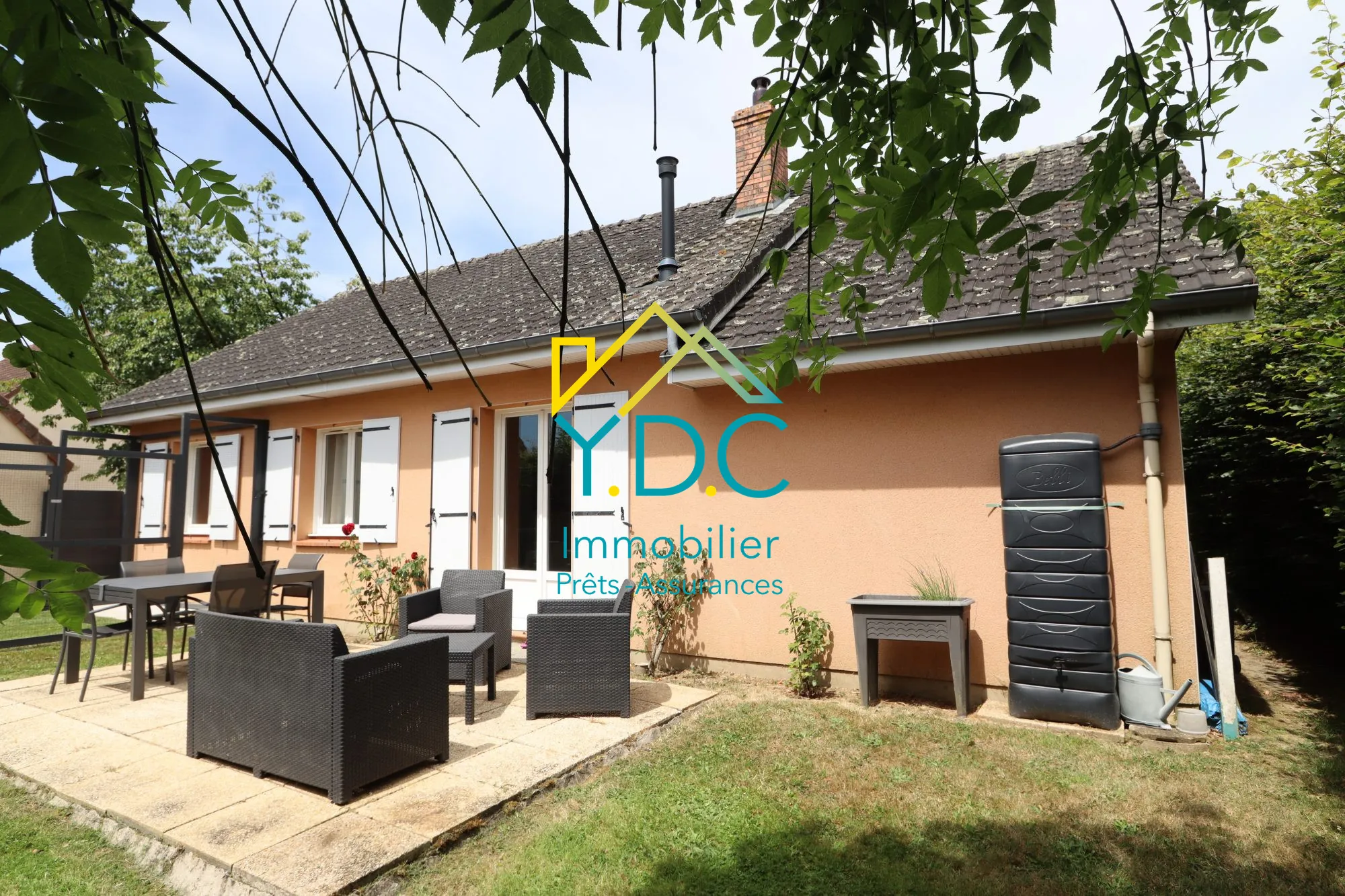 Maison de plain-pied avec 2 chambres, garage et terrasse à Héricourt-en-Caux