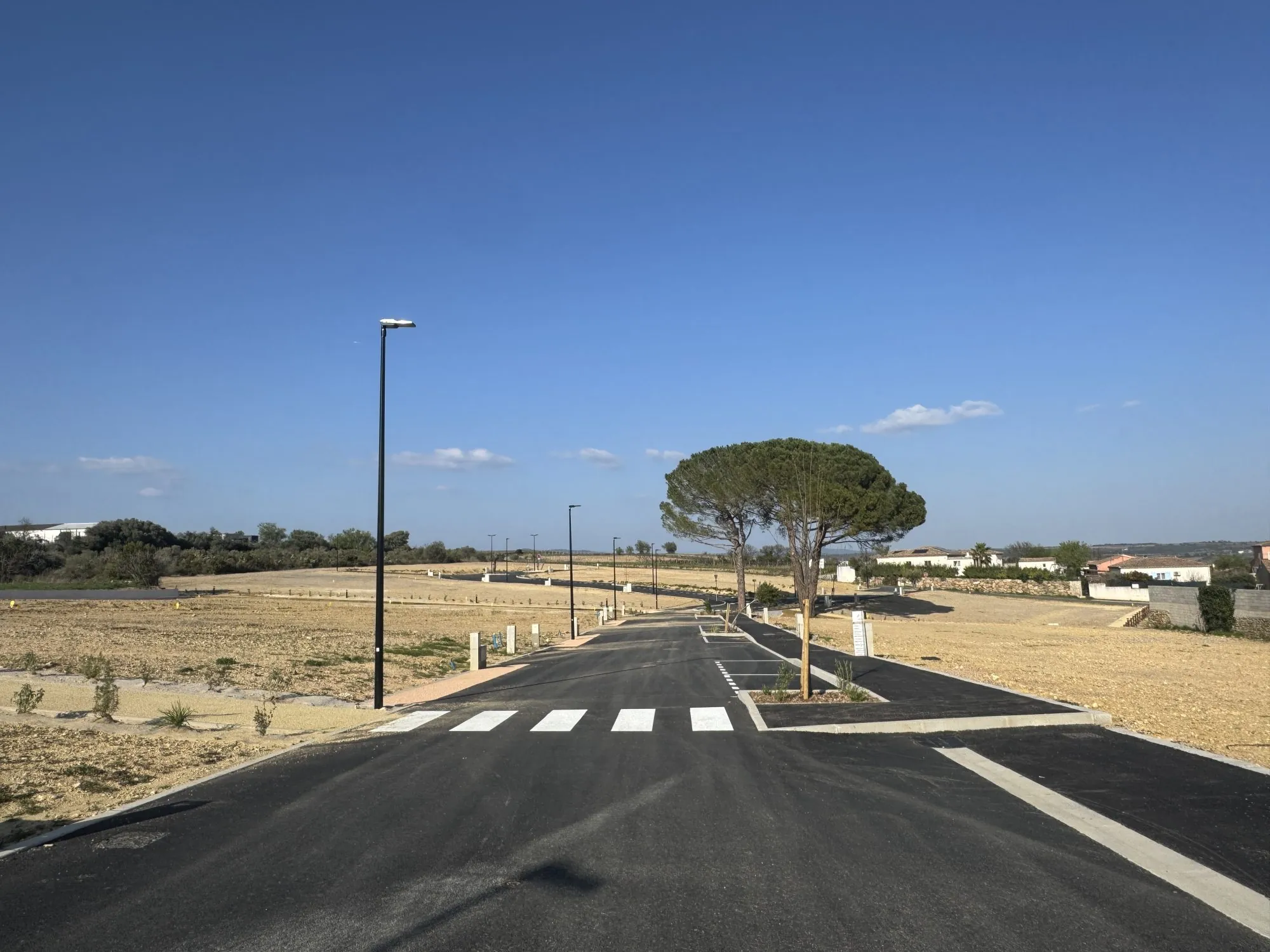 Terrain constructible viabilisé de 350 m² à Autignac en lotissement