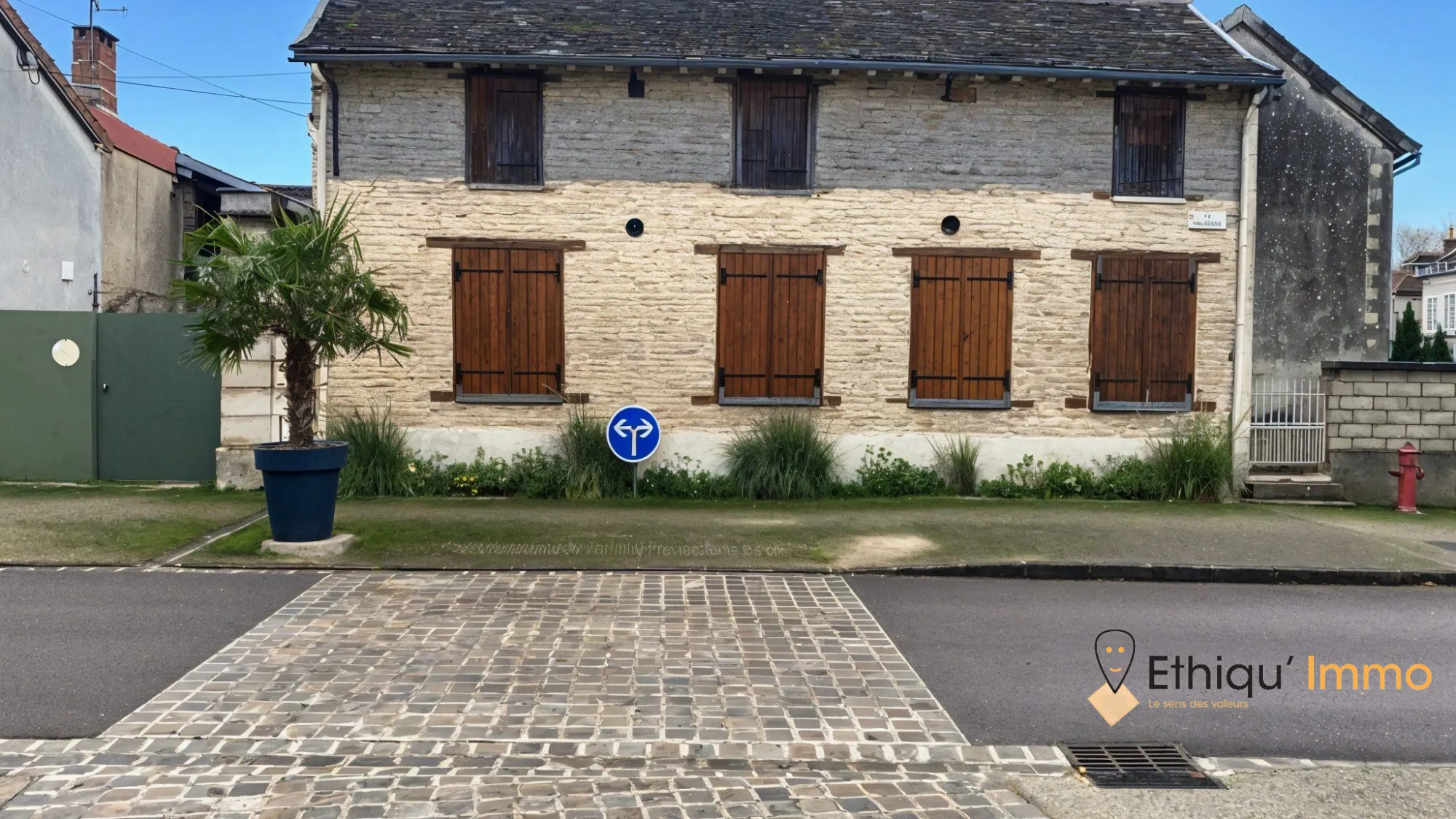 Maison en pierre à Dienville au cœur du centre-ville avec dépendance