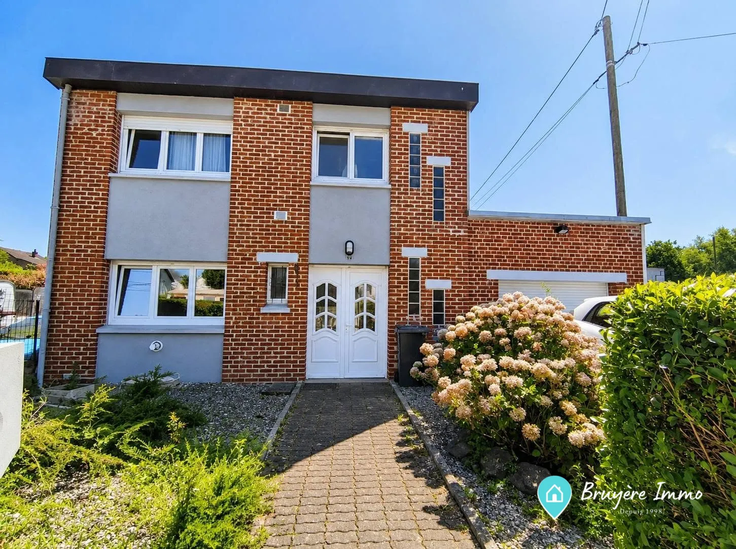 Maison à vendre à Fourmies avec véranda, garage et terrain – Confort et espace