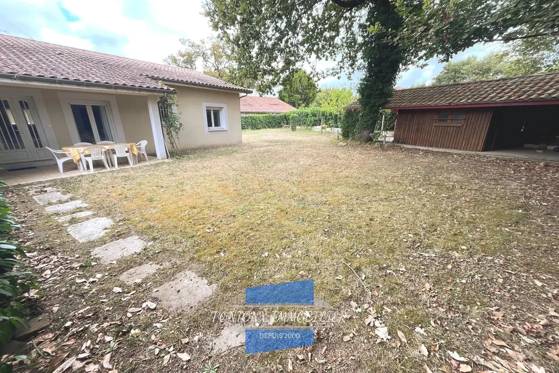 Charmante maison mitoyenne de 70 m² avec terrain à louer dans un village paisible