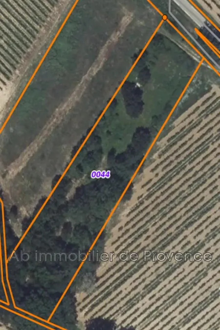 Magnifique parcelle de 3390 m² à Rognes, environnement naturel en Provence