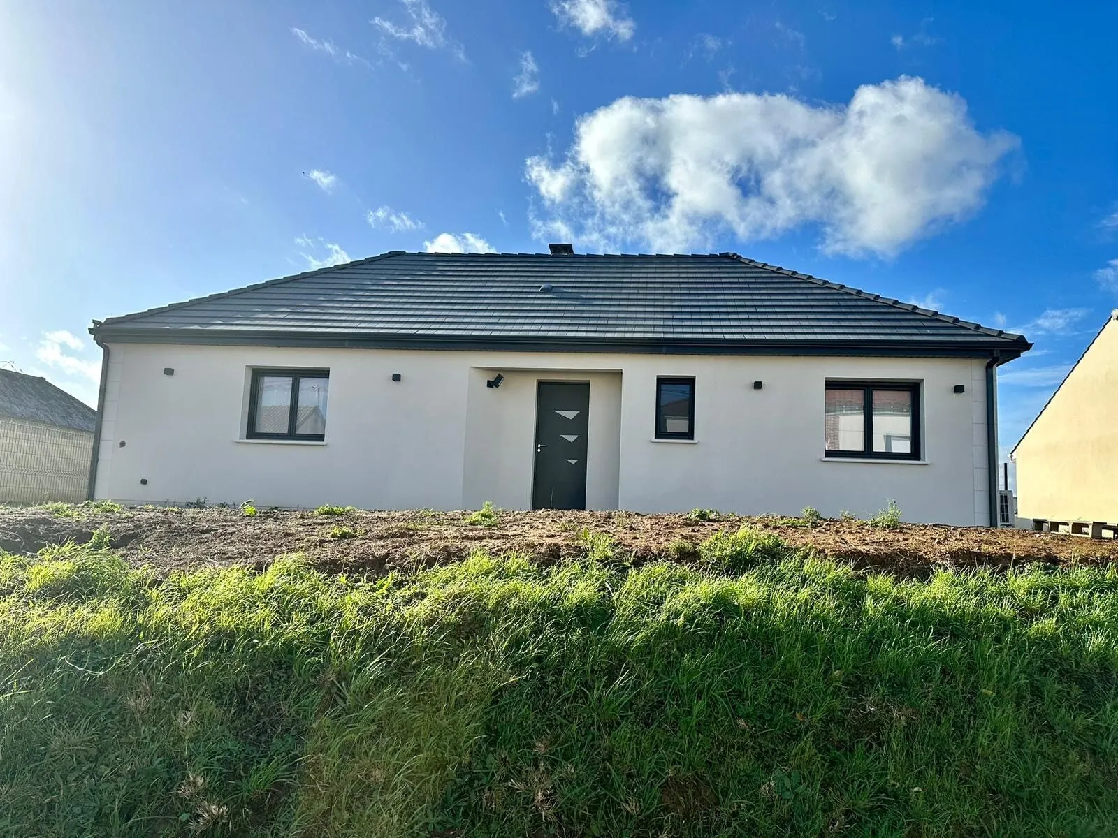Maison personnalisable à Critot : terrain de 1380 m² dans un environnement paisible