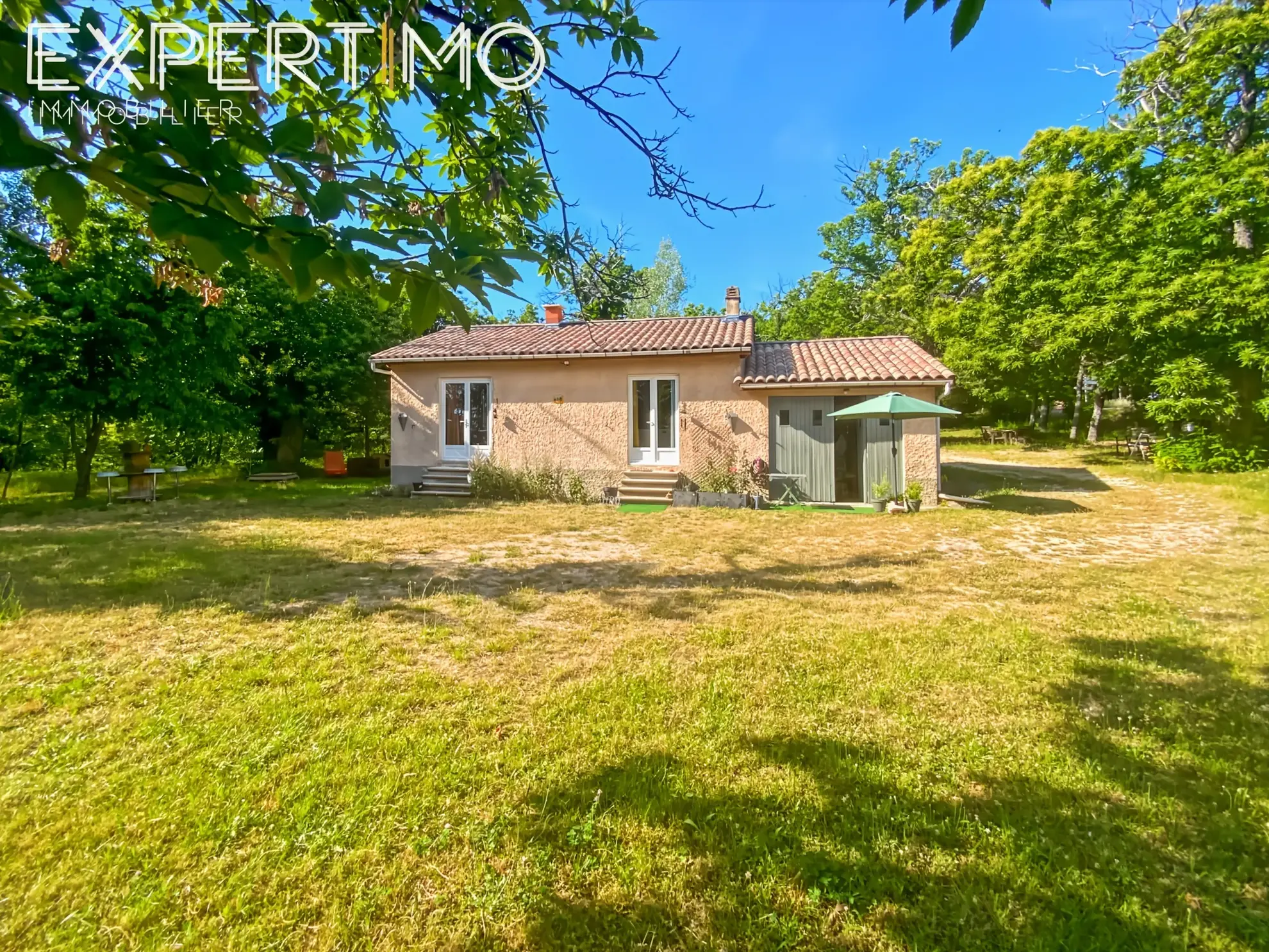 Maison à Revest-du-Bion avec terrain arboré de 3 027 m² - Opportunité rare