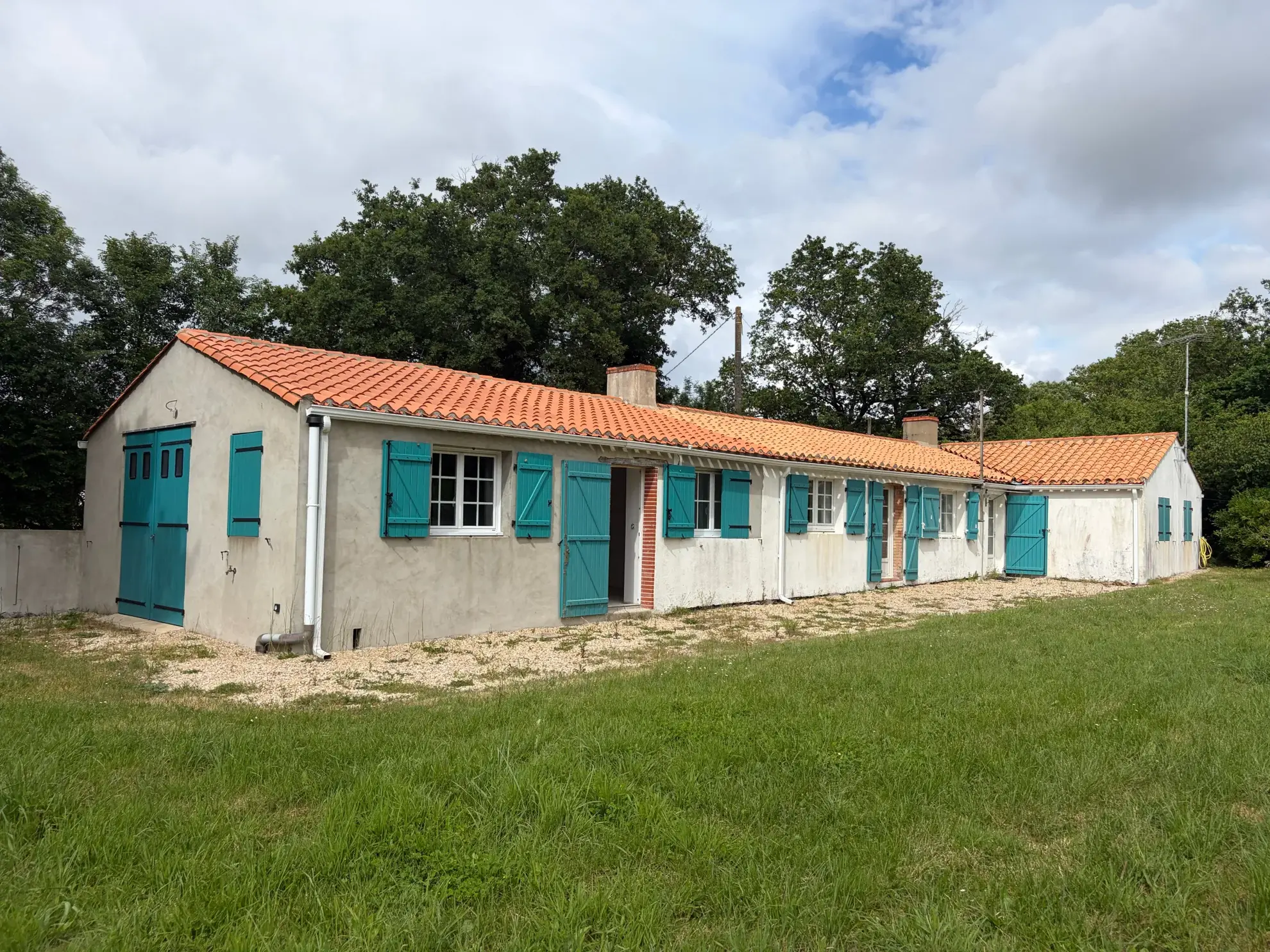 Maison 3 Chambres avec Garage et Dépendances à Commequiers - Spacieux Jardin