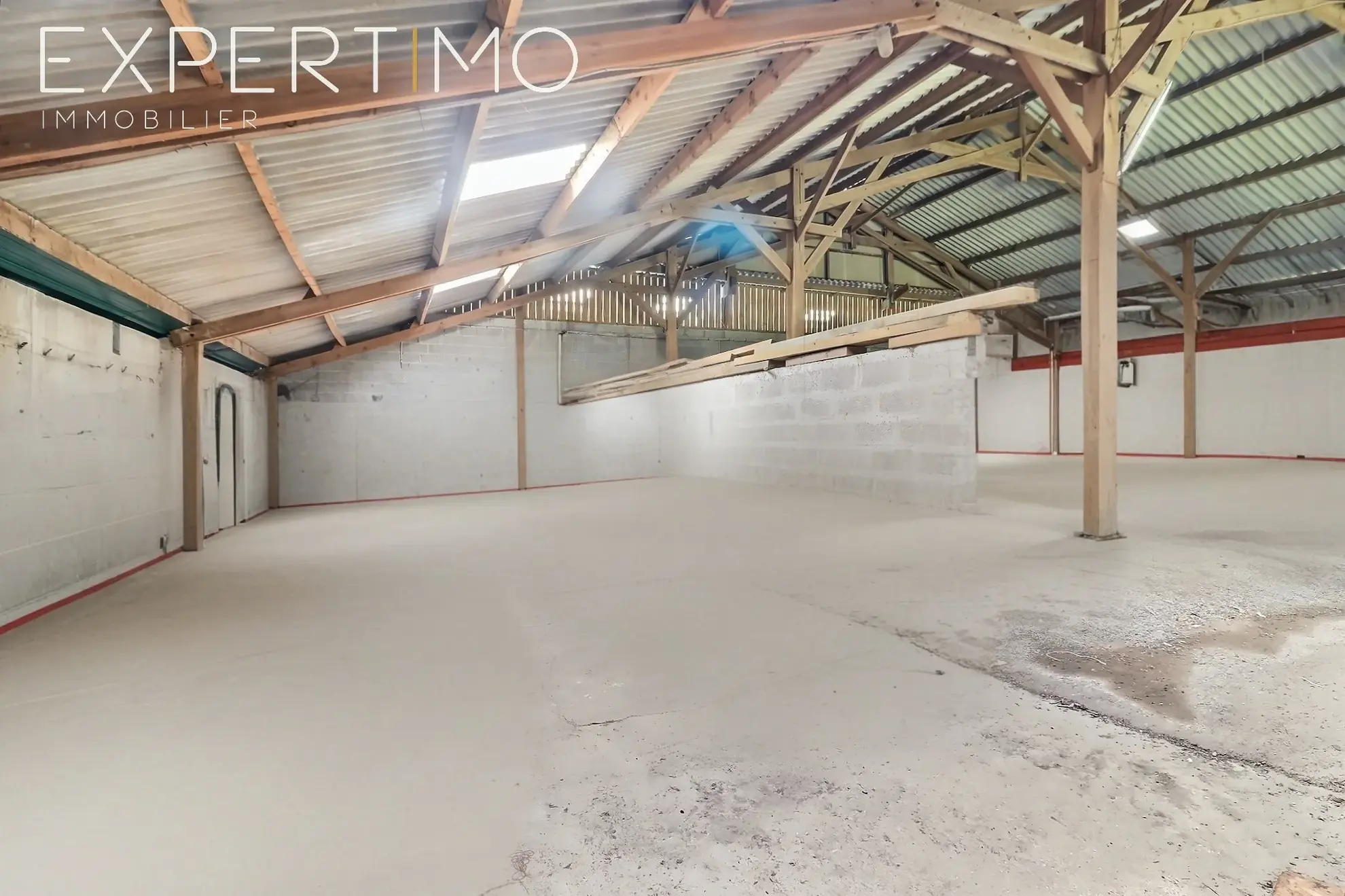 Rare ensemble immobilier à Brest avec hangar, longère à rénover et terrain de 1573 m²