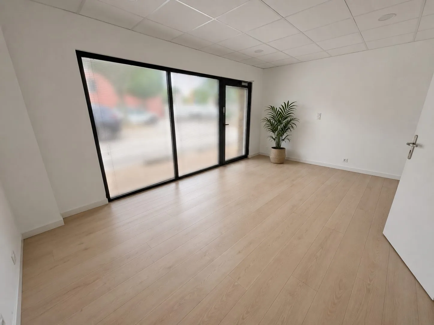 Local commercial à Vannes de 28 m² proche gare avec vitrine