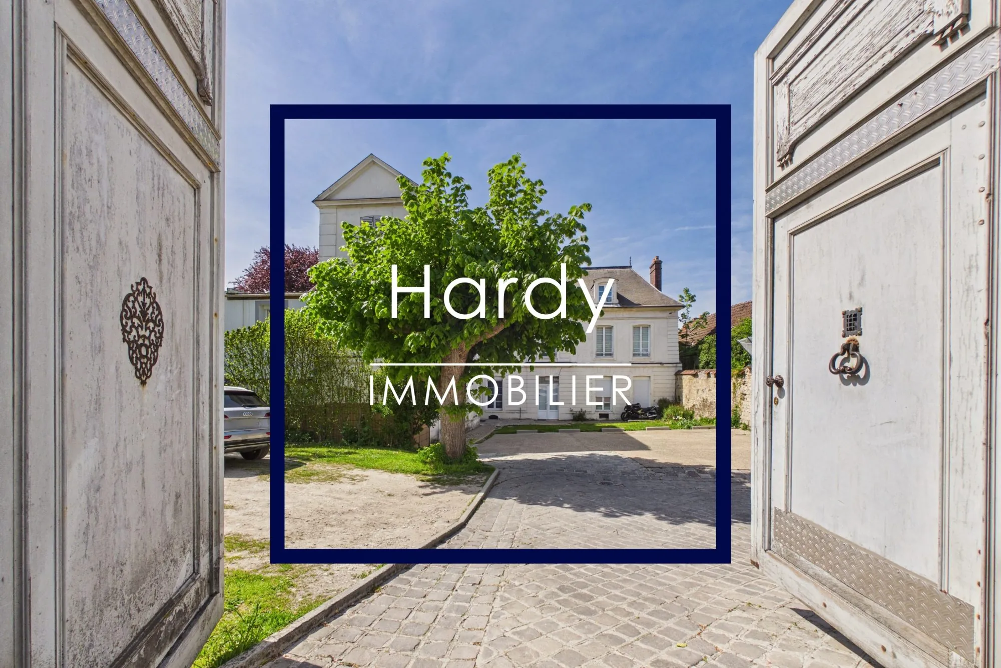 Appartement de 32 m² à Saint-Ouen-l'Aumône - Studio lumineux avec parking et cave