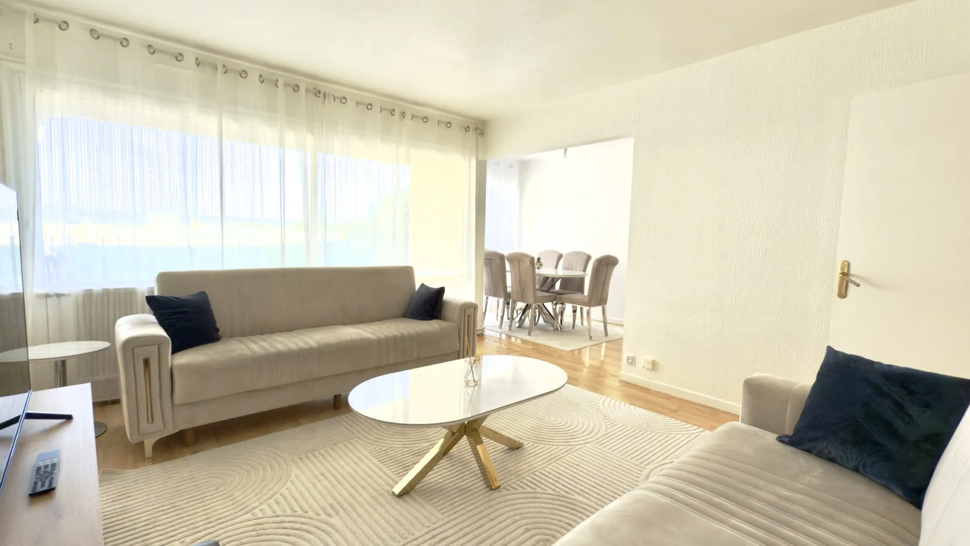 Appartement T4 à vendre aux Mureaux avec locataires, balcon, vue imprenable, sécurisé