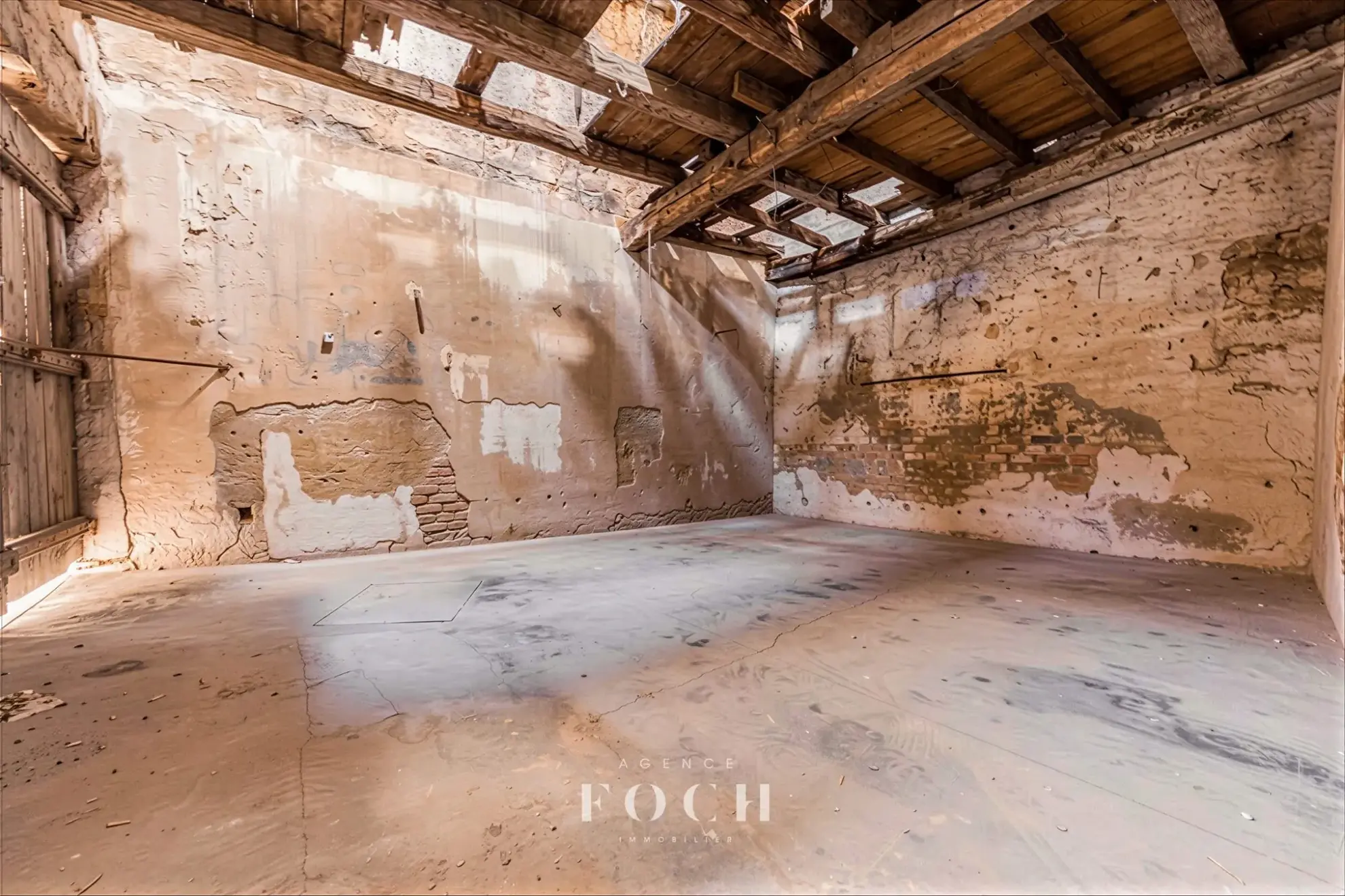 Maison à rénover de 180 m² avec terrasse à Toul, proximité place Ronde
