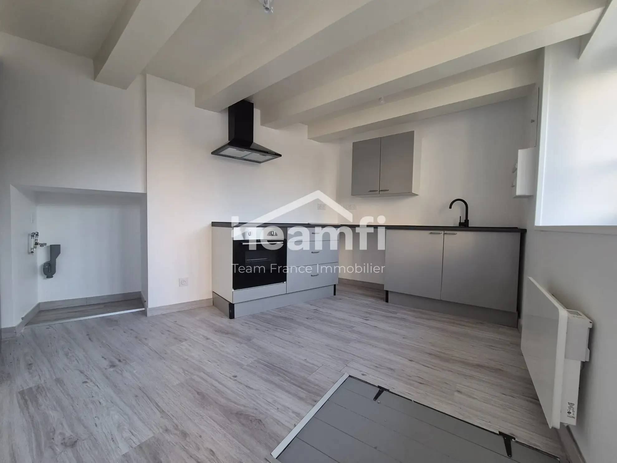 Maison à vendre à Thiers proche Vichy avec 2 chambres et bon potentiel immobilier