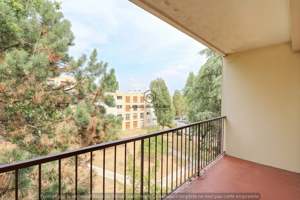 Appartement T4 de 80 m² avec loggia et parking à Villecresnes