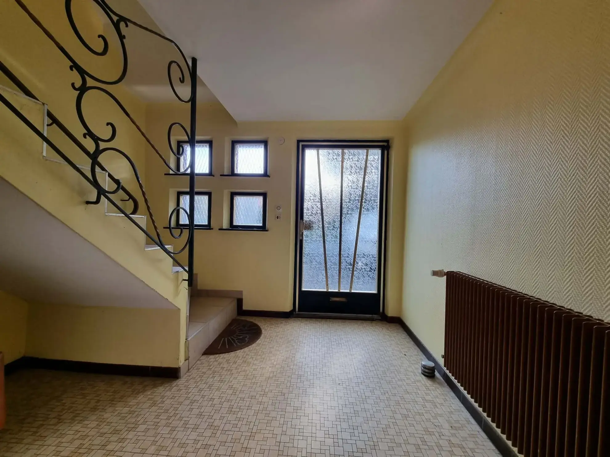 Charmante maison avec potentiel, vue sur l'étang et jardin à Mittersheim 